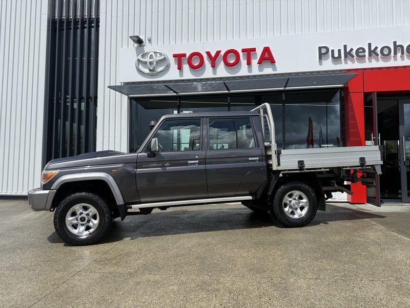 2018 Toyota Land Cruiser LX, photo 2