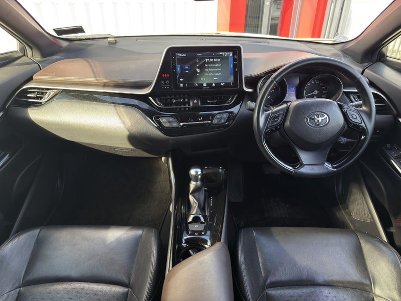 2018 Toyota C-HR 1.8 Hybrid G 5 Dr SUV, photo 2