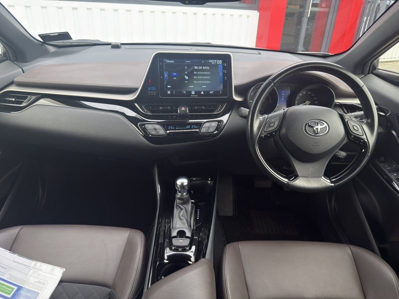 2017 Toyota C-HR 1.8 Hybrid G 5 Dr SUV CVT FWD, photo 2