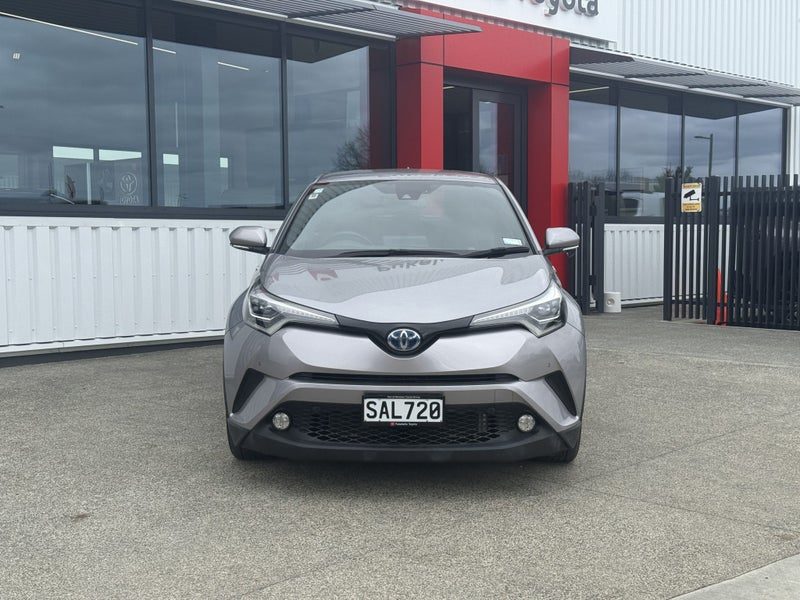 2017 Toyota C-HR 1.8 Hybrid G 5 Dr SUV CVT FWD, photo 3