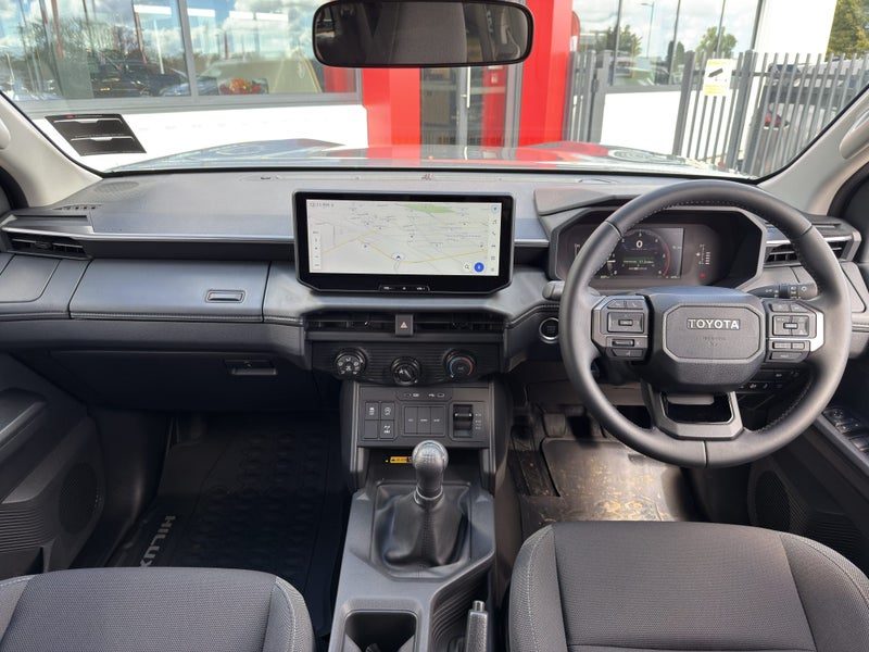 2026 Toyota Hilux SR, photo 2