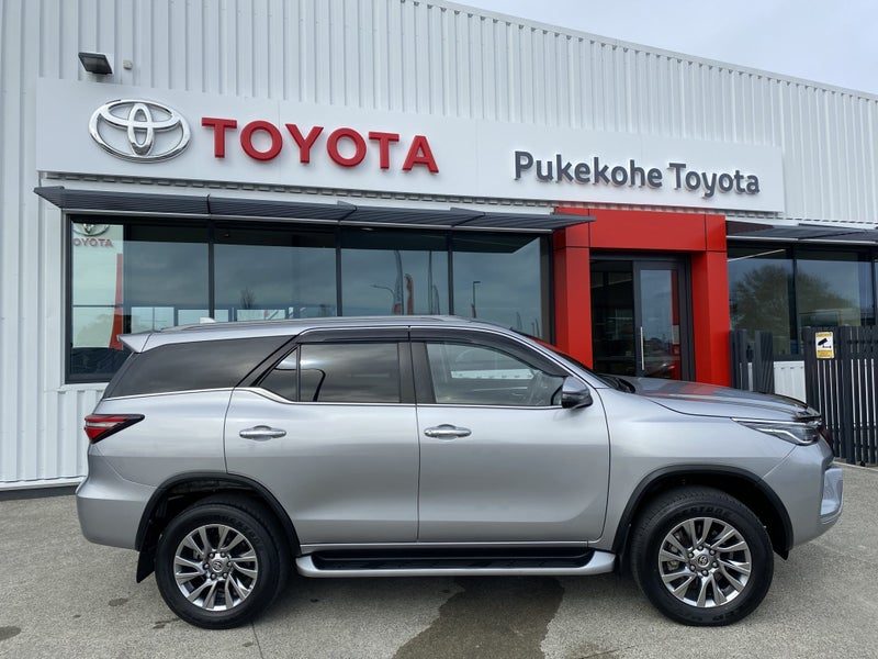 2021 Toyota Fortuner Limited, photo 2