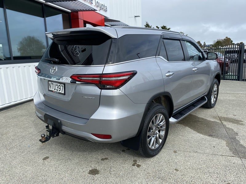 2021 Toyota Fortuner Limited, photo 3