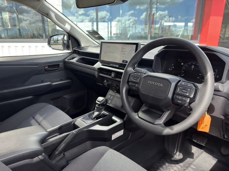 2026 Toyota Hilux SR, photo 2