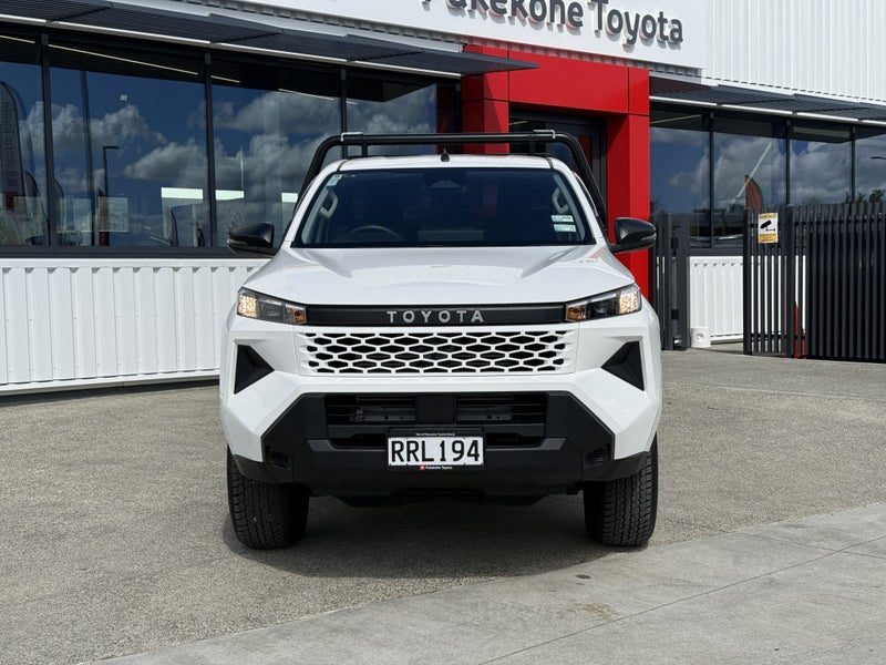 2026 Toyota Hilux SR, photo 3