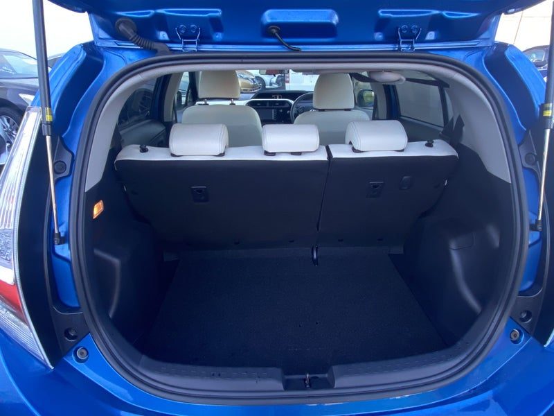 2017 Toyota Aqua Cross Crossover, photo 2