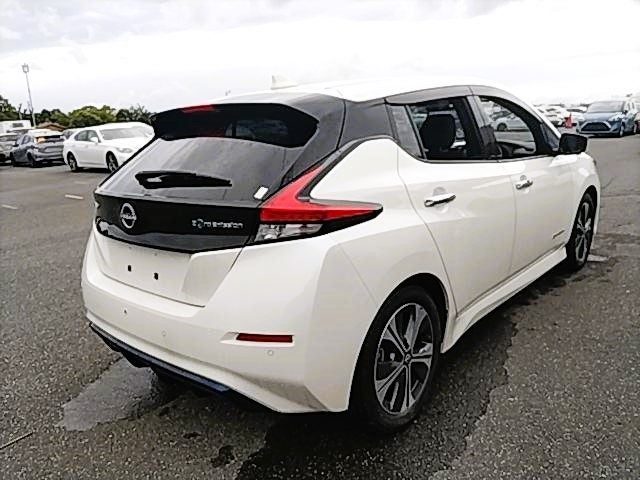 2022 Nissan Leaf X, photo 2