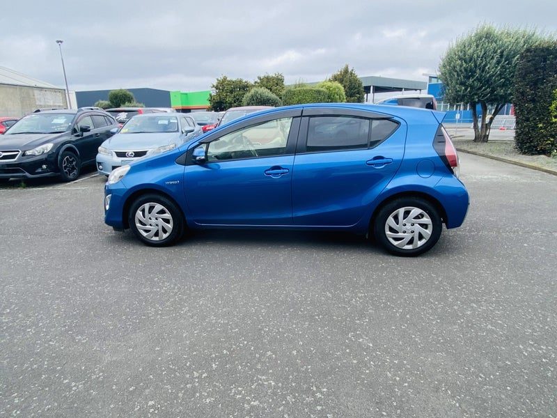 2015 Toyota Aqua, photo 3