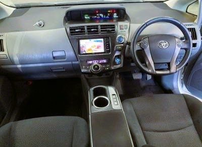2014 Toyota Prius Alpha, photo 3