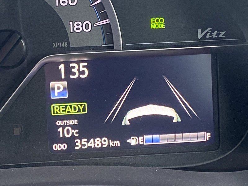 2017 Toyota Vitz 1.5, photo 2