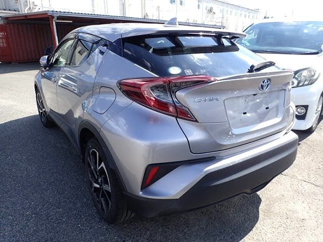 2018 Toyota C-HR G, photo 2