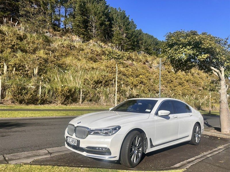 2018 BMW 750i 4.4 V 8 TURBO