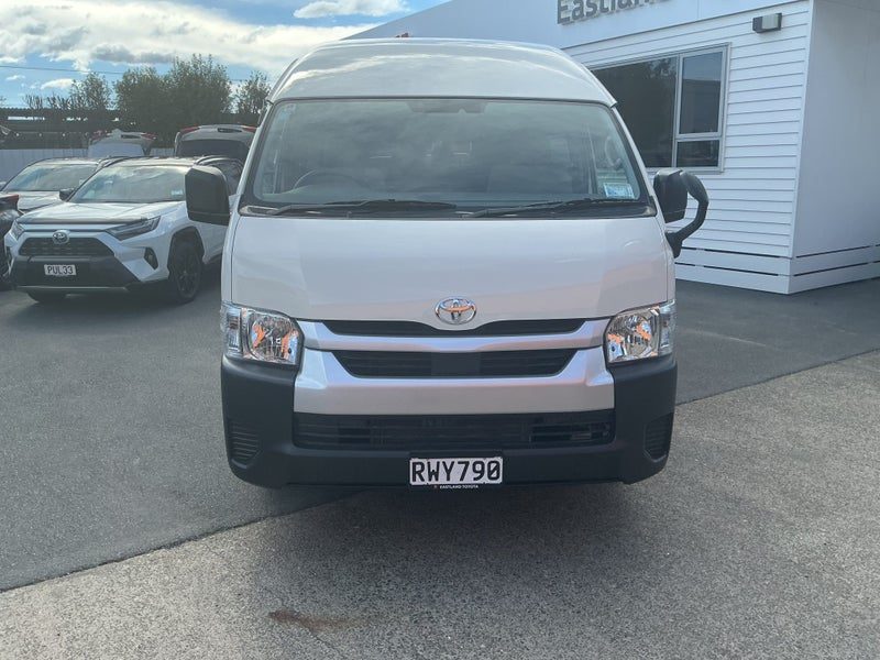 2025 Toyota Hiace 12 Seater Minibus, photo 2