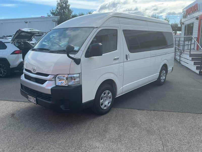 2025 Toyota Hiace 12 Seater Minibus, photo 3