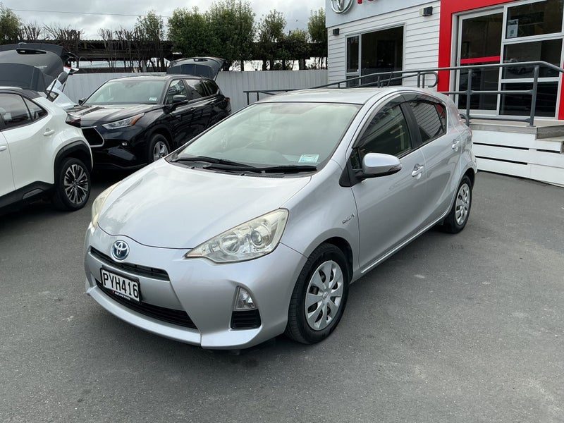 2013 Toyota Aqua 1.5 Hybrid S 5 Dr Hatch, photo 3