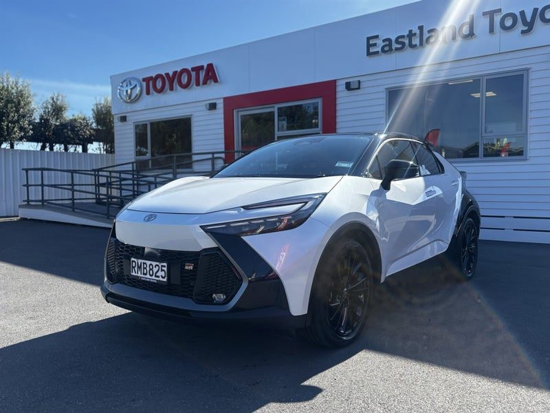 2025 Toyota C-HR GR Sport 2.0P HEV CVT AWD SUV, photo 2