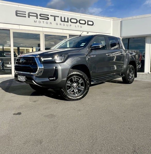 2021 Toyota Hilux SR5, main photo