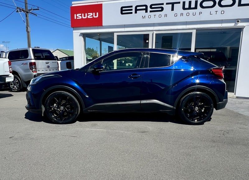 2020 Toyota C-HR 1.8L Hybrid auto 5 door Hatch, photo 2