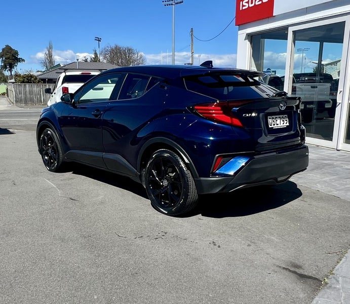 2020 Toyota C-HR 1.8L Hybrid auto 5 door Hatch, photo 3