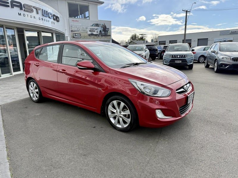 2011 Hyundai Accent, photo 2