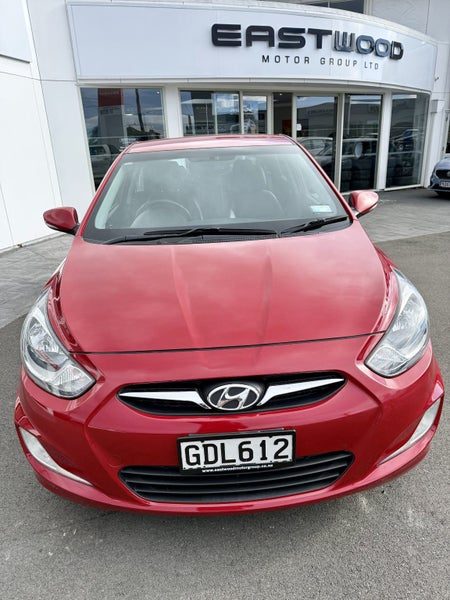 2011 Hyundai Accent, photo 3