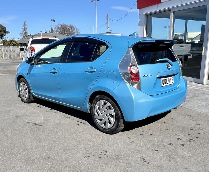 2012 Toyota Aqua 1.5L Petrol Hybrid, photo 2
