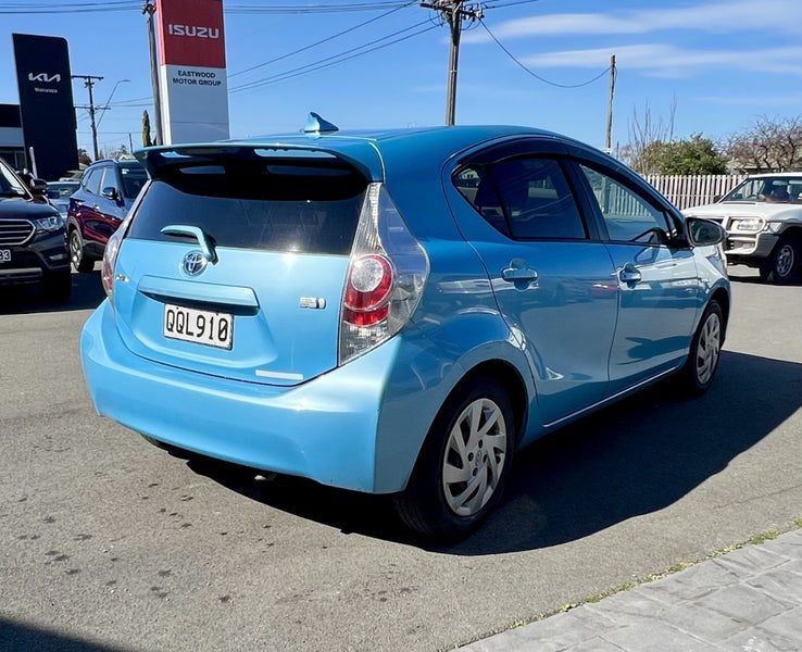 2012 Toyota Aqua 1.5L Petrol Hybrid, photo 3