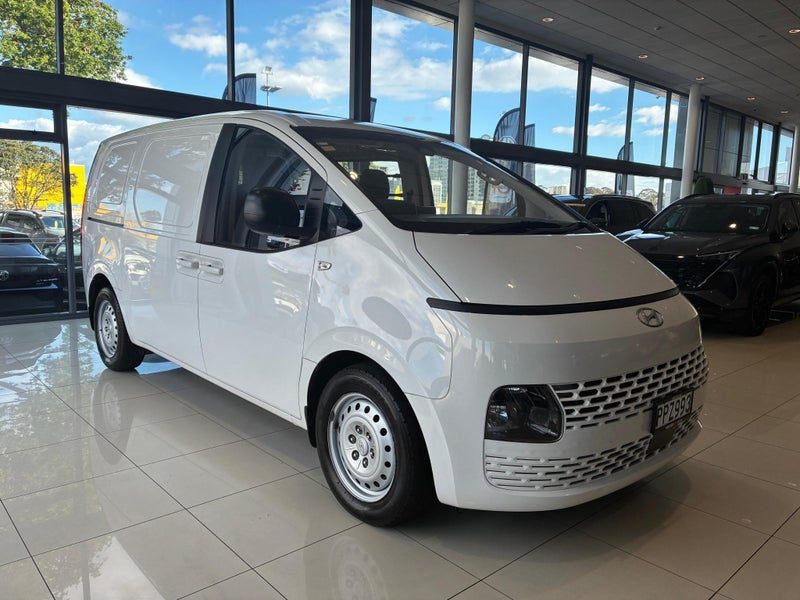 2022 Hyundai Staria 2.2Dt/8At, main photo
