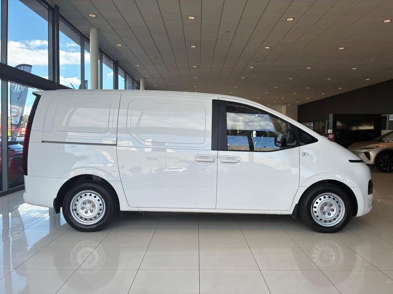 2022 Hyundai Staria 2.2Dt/8At, photo 3