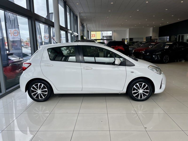 2017 Toyota Yaris Gx 1.3P/4At, photo 3