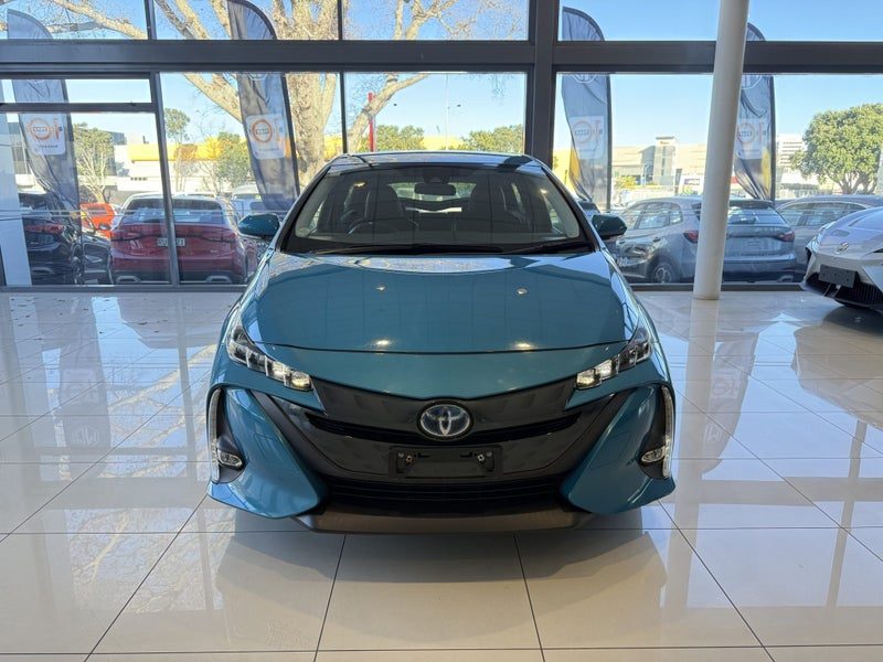 2017 Toyota Prius Phev, photo 2