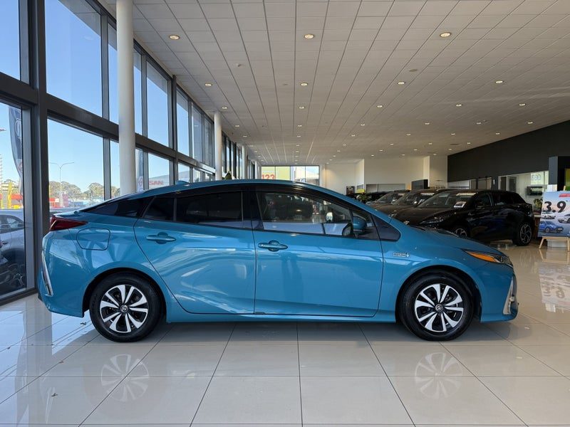 2017 Toyota Prius Phev, photo 3