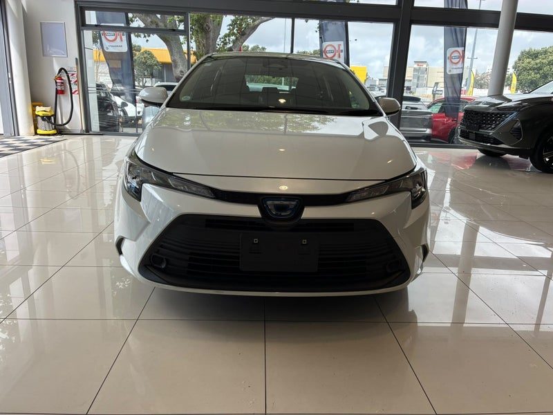 2023 Toyota Corolla Touring Hybrid, photo 2