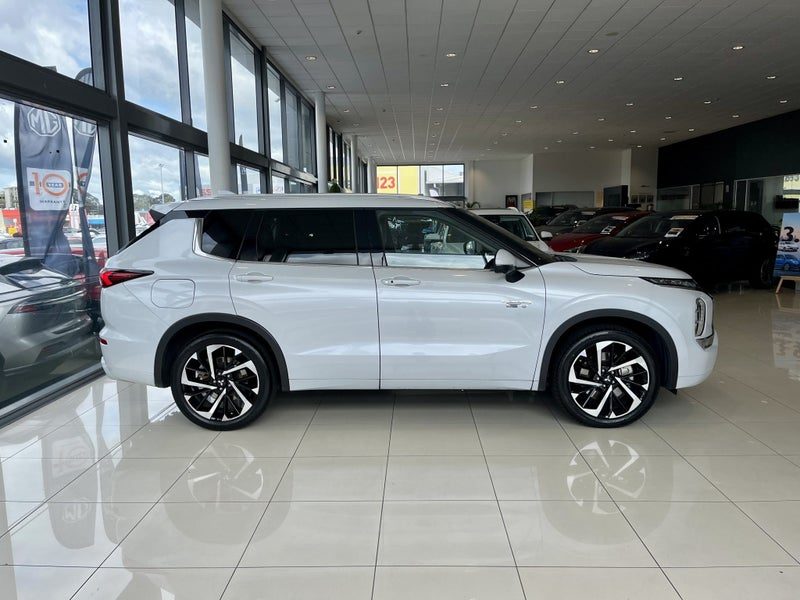2023 Mitsubishi Outlander VRX PHEV/4Wd/At, photo 3