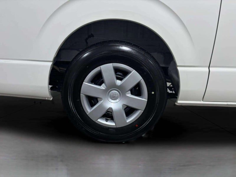 2026 Toyota Hiace 2.8D DX GL, photo 3