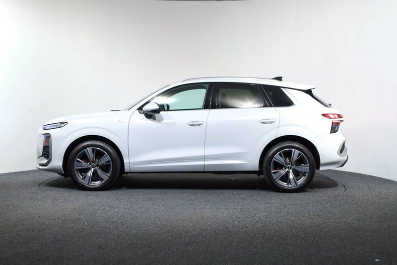 2026 Audi Q3 S-line TFSI MHEV 110kW, photo 3
