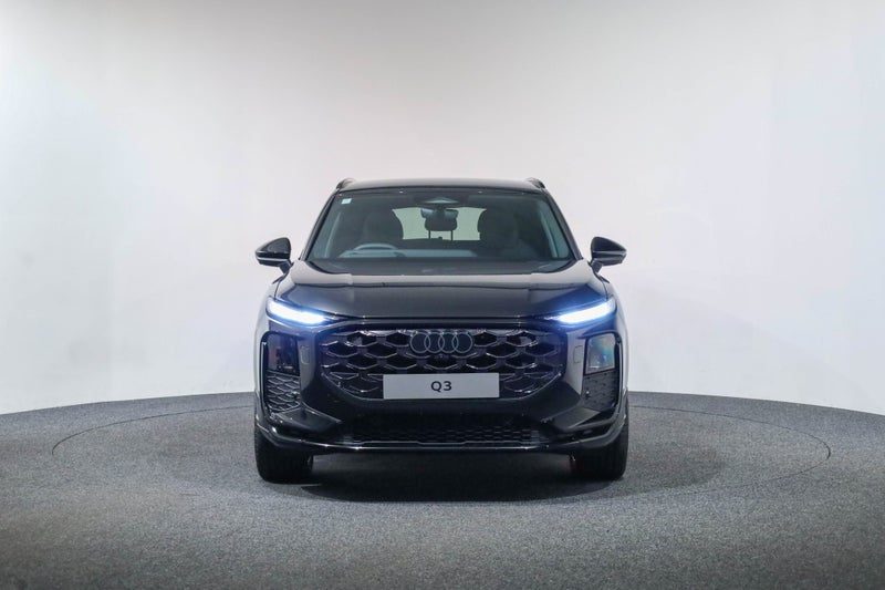 2026 Audi Q3 S-line TFSI 195kW quattro, photo 2