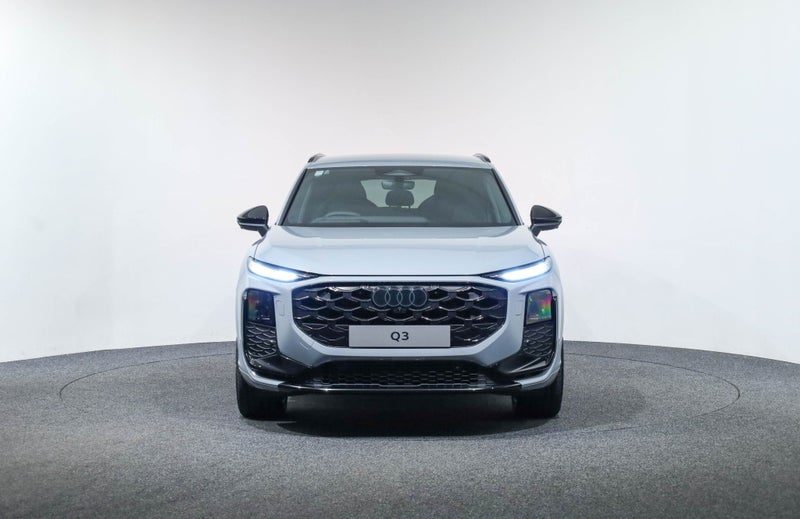 2026 Audi Q3 S-line TFSI 195kW quattro, photo 2