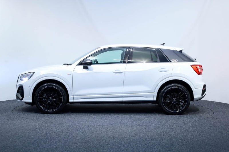 2026 Audi Q2 Dynamic Black Edition 140kW quattro, photo 3