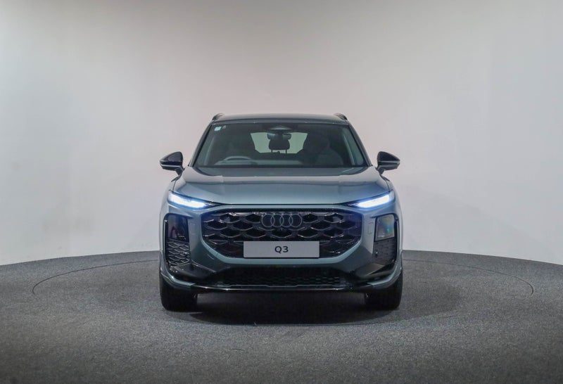 2026 Audi Q3 S-line TFSI 195kW quattro, photo 2