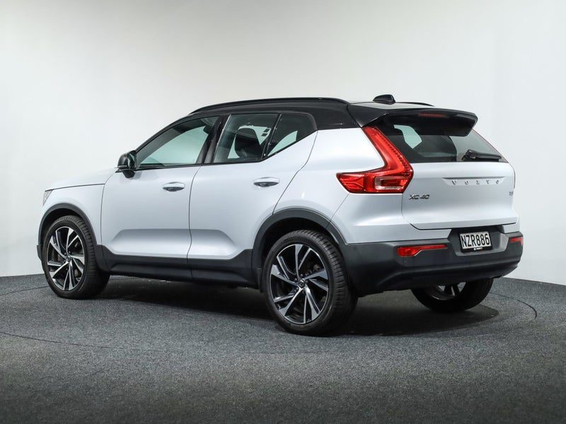 2022 Volvo XC40 T5 AWD R-DESIGN, photo 2