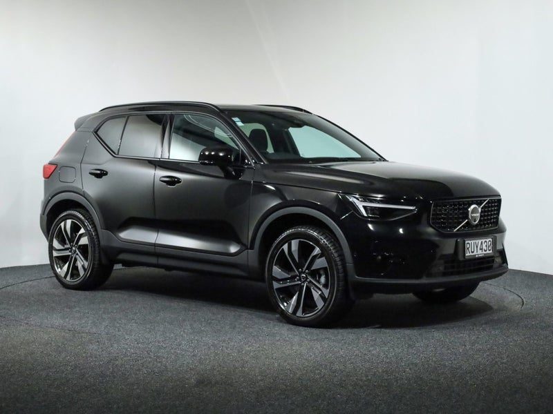 2026 Volvo XC40 B4 AWD ULTRA DARK
