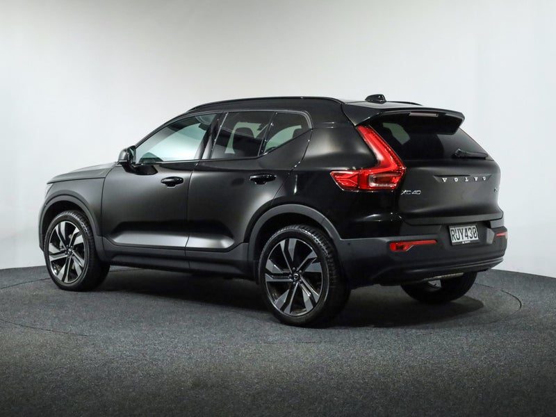 2026 Volvo XC40 B4 AWD ULTRA DARK, photo 2