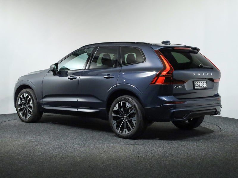 2026 Volvo XC60 B5 AWD ULTRA DARK, photo 2