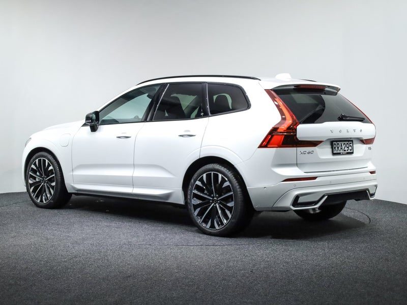 2026 Volvo XC60 T8 ULTRA PHEV, photo 2