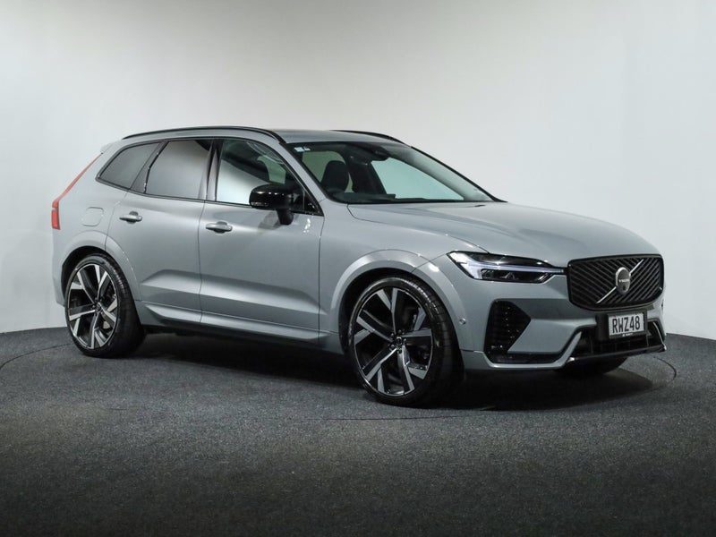 2026 Volvo XC60 B5 AWD ULTRA DARK, main photo
