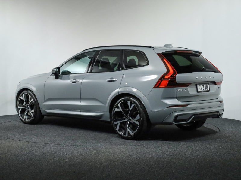 2026 Volvo XC60 B5 AWD ULTRA DARK, photo 2