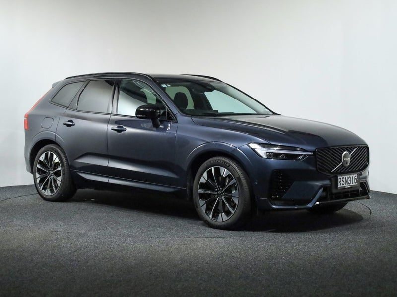 2026 Volvo XC60 B5 AWD ULTRA DARK, main photo