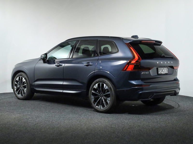 2026 Volvo XC60 B5 AWD ULTRA DARK, photo 2