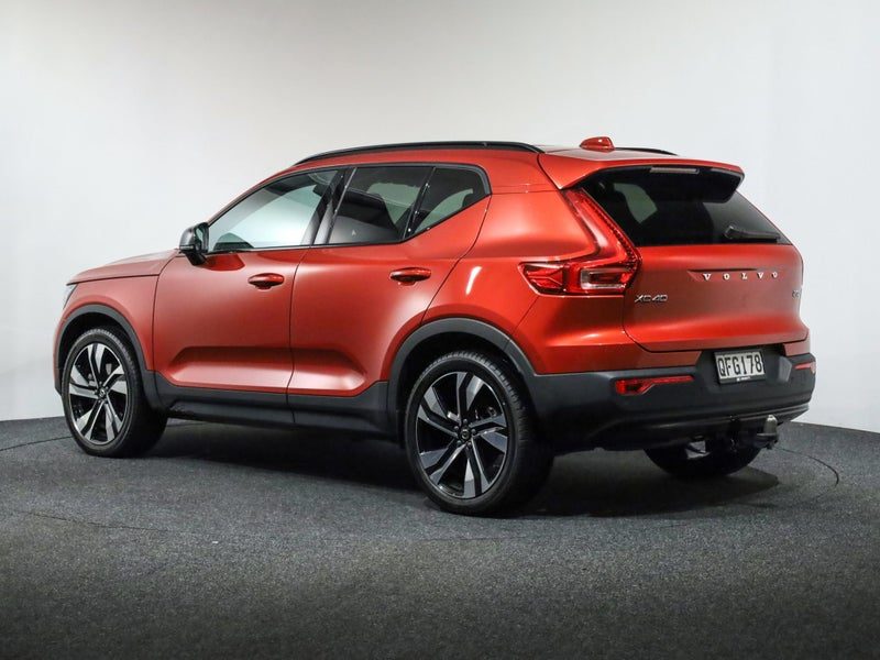 2023 Volvo XC40 B5 Ultimate Dark 183kW AWD, photo 2